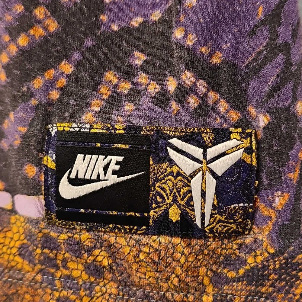 Kobe Bryants Limited Nike Mens Graphic Shirt - Picture 3 of 5